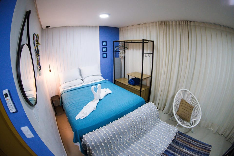 Bed, TV and multimedia, Photo of the whole room, Bedroom, towels