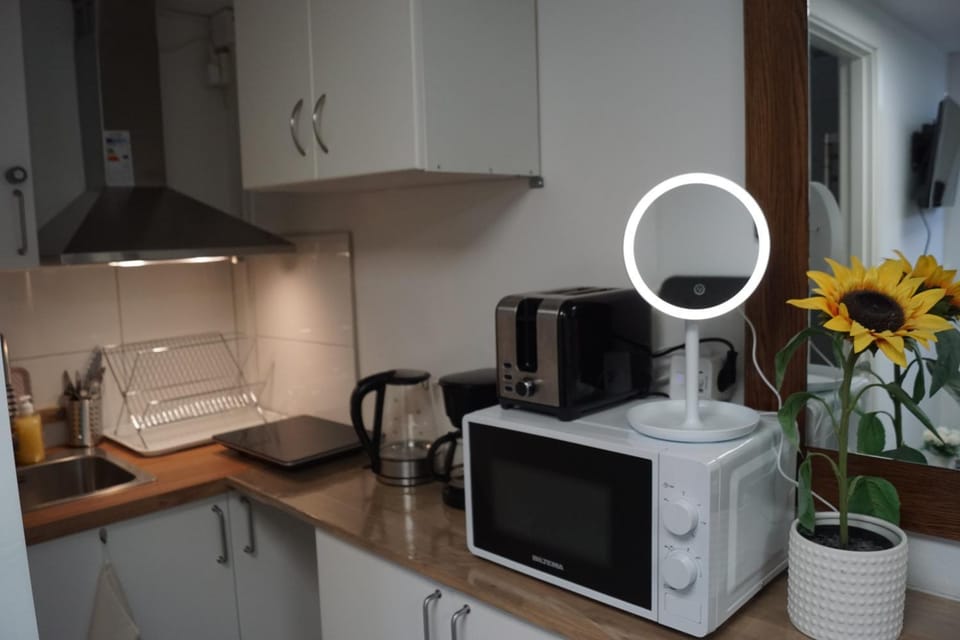Coffee/tea facilities, Kitchen or kitchenette, oven, toaster