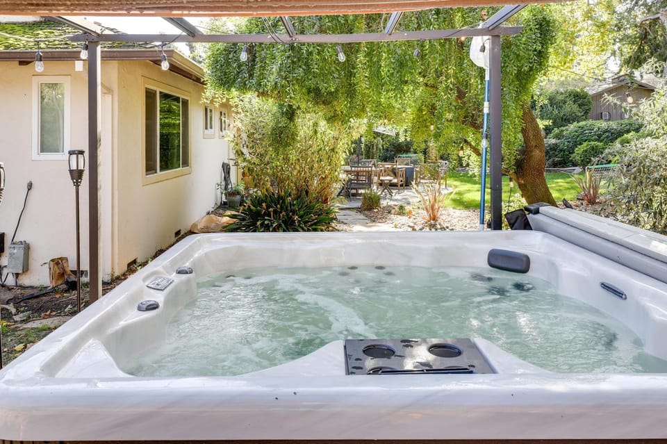 Modern Home in Napa Area w/ Hot Tub & Game Room! House in Sonoma County