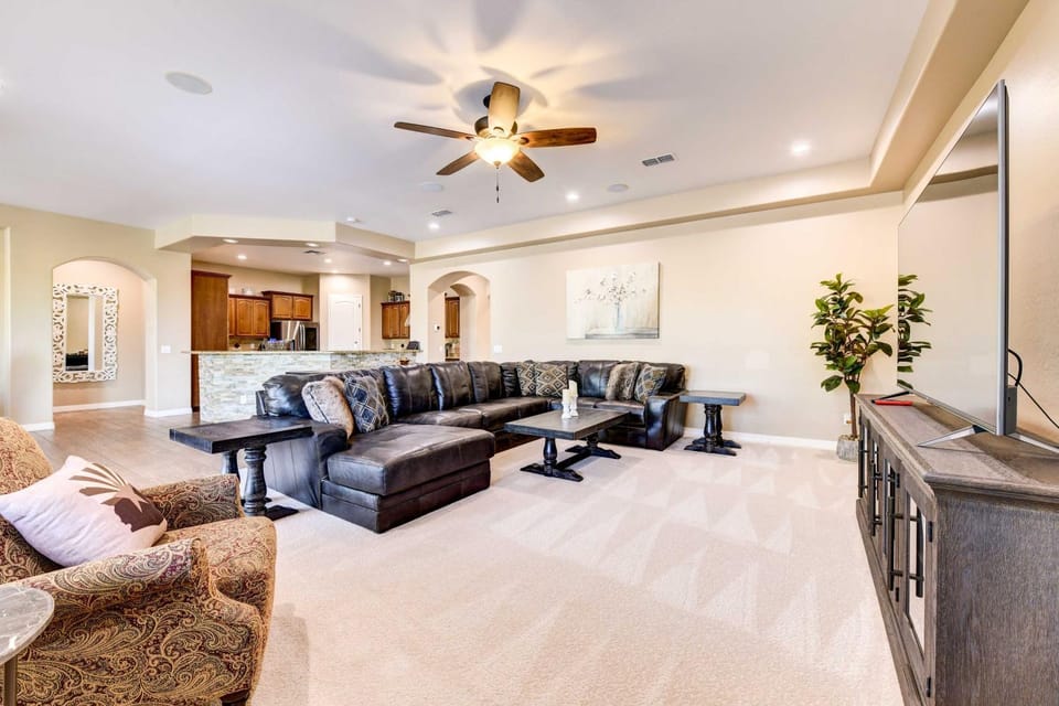 Pool, BBQ & Bar: Family Home in Queen Creek House in Queen Creek