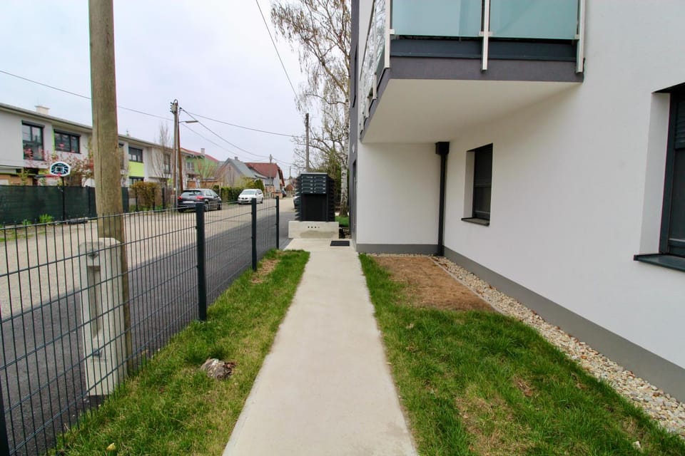 Property building, Neighbourhood