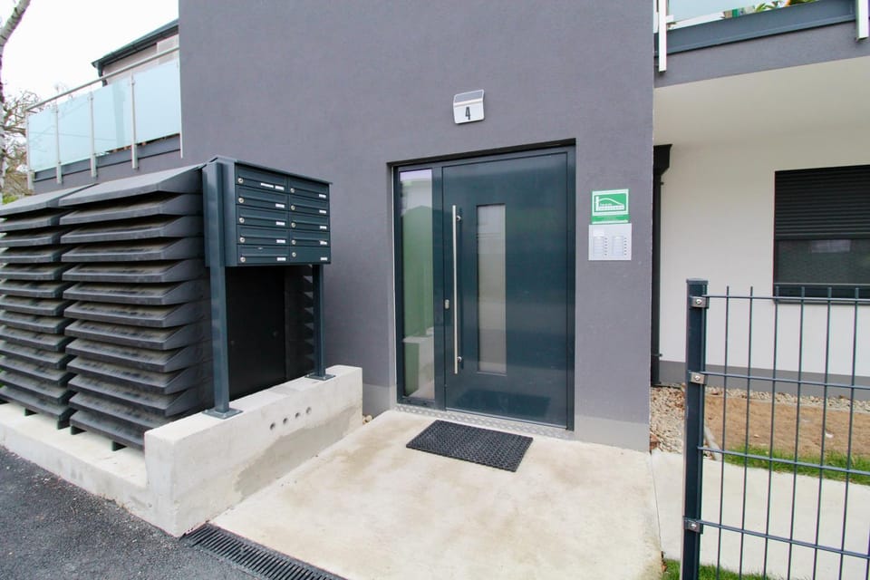 Property building, Facade/entrance