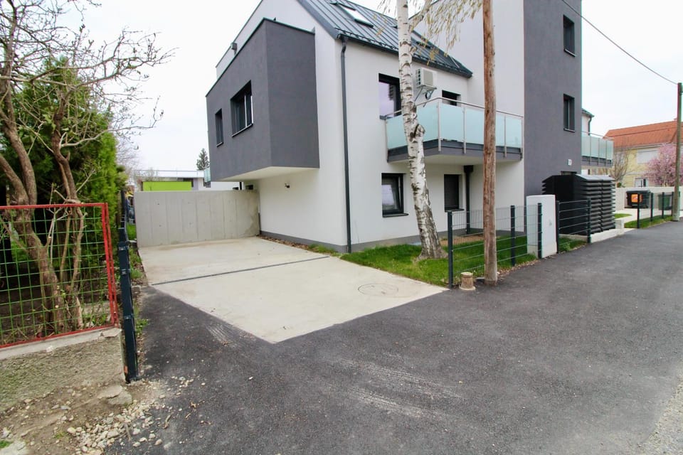 Property building, Neighbourhood