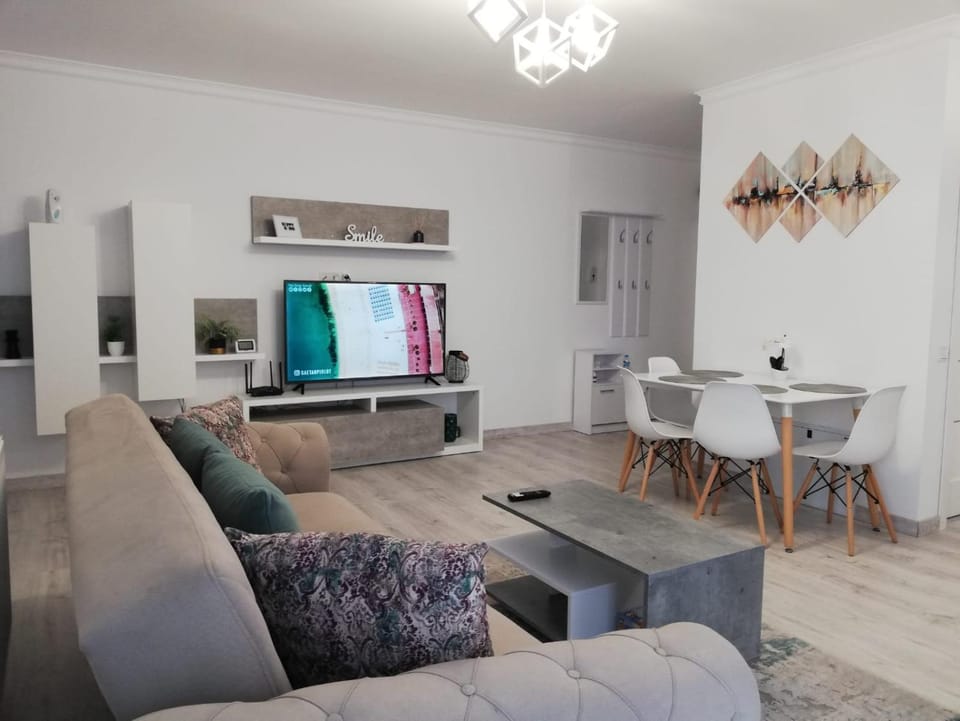 Happy Home Apartment in Romania