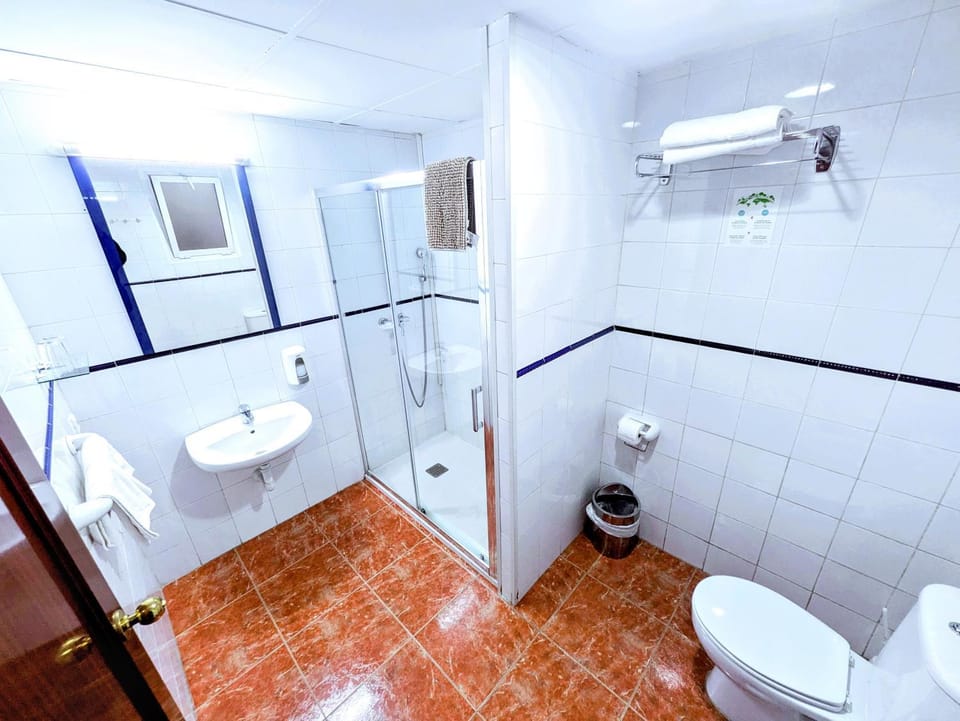 Shower, Bathroom, towels
