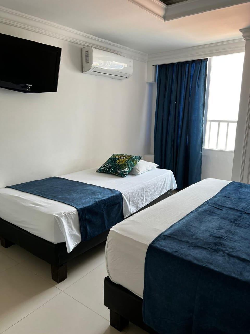 Bed, TV and multimedia, air conditioner