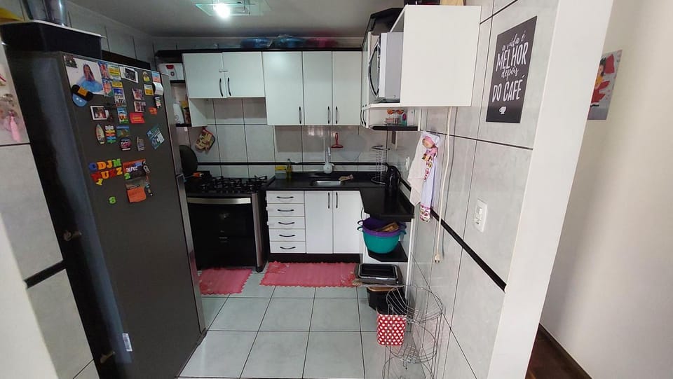 Kitchen or kitchenette, minibar, stove