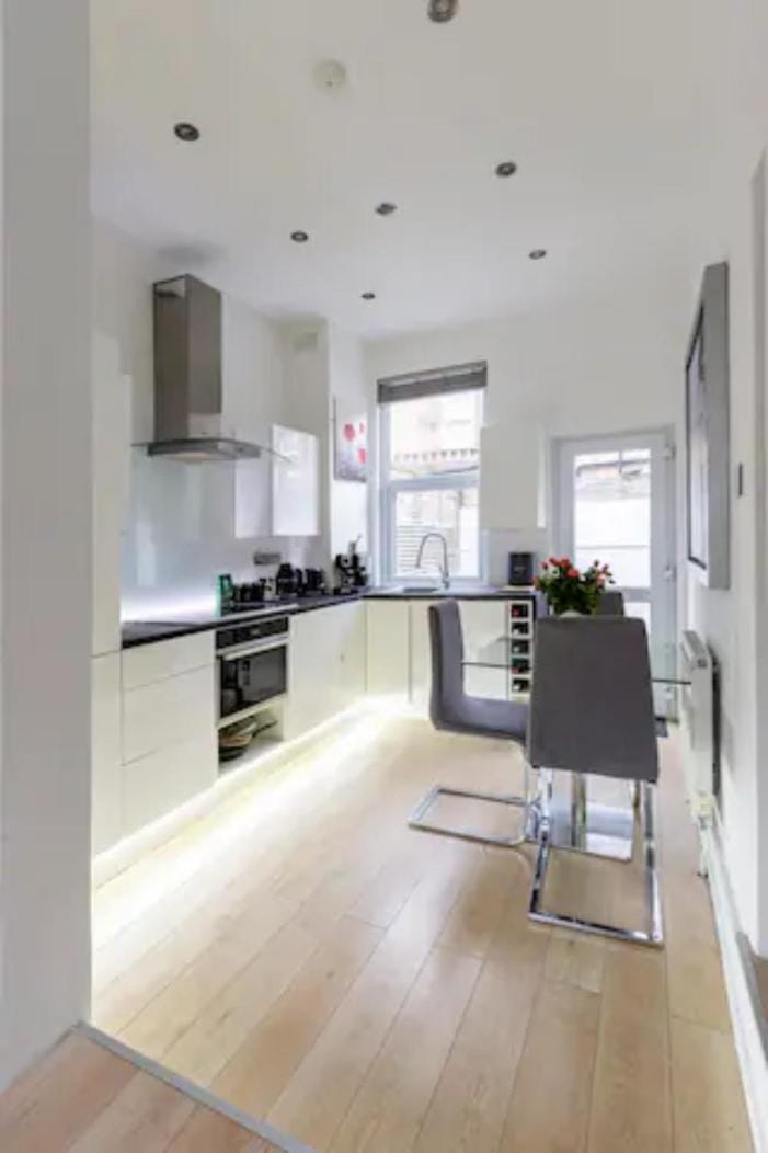 Kitchen or kitchenette, Dining area, dishwasher, minibar, pet friendly, stove