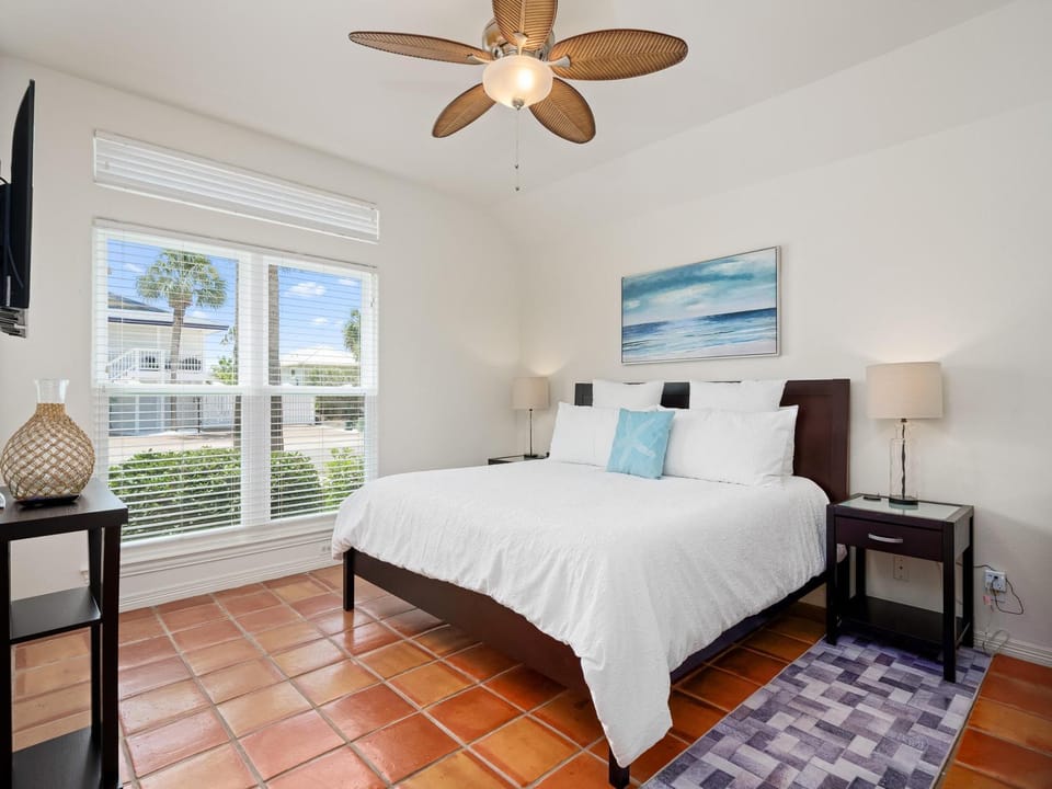 Bed, TV and multimedia, Bedroom, furniture