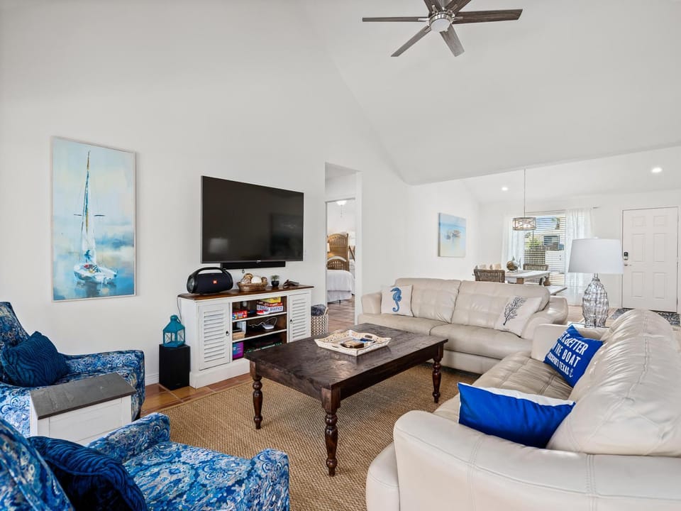 TV and multimedia, Living room, Seating area, furniture