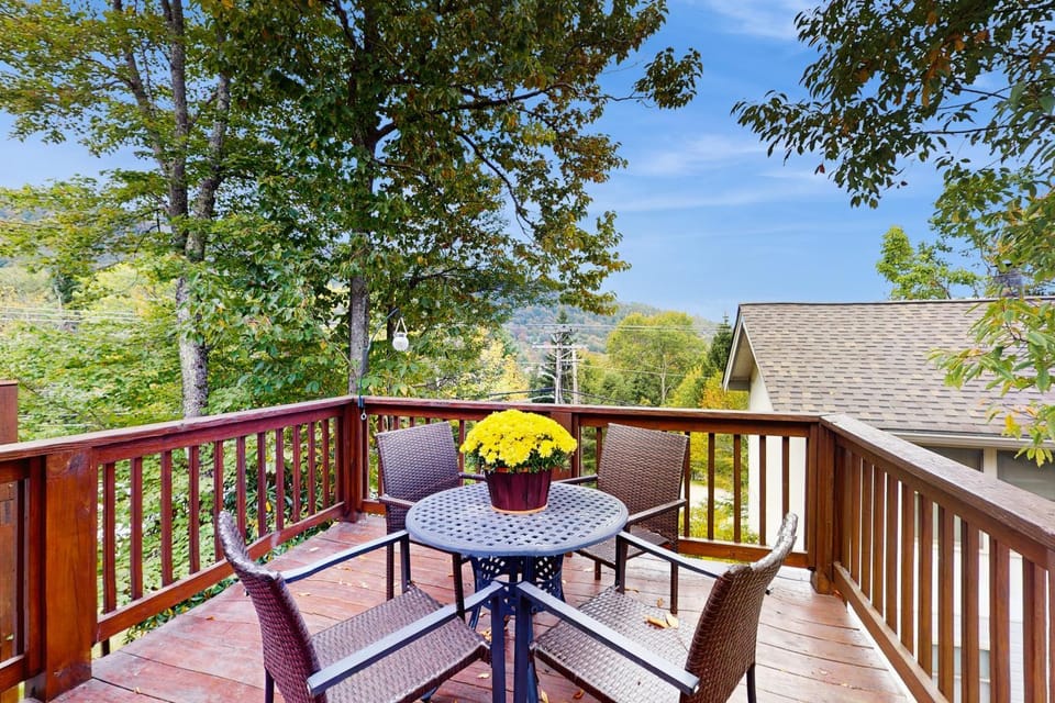 Bear's Loft Apartment in Beech Mountain