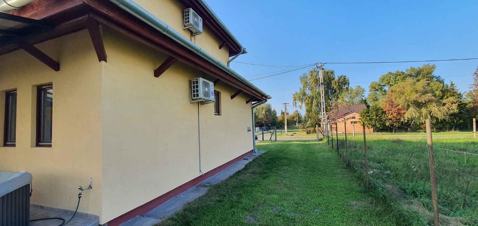 Property building, Summer, Garden