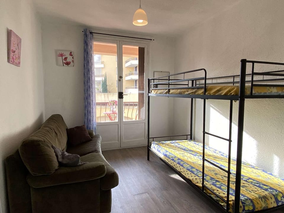 Appartement 3 pièces, 6 couchages, parking, proche plage et commerces, Fréjus Apartment in Fréjus