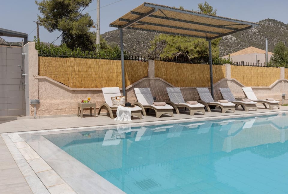 Apanemi Villa-Private Pool Villa in Decentralized Administration of Attica