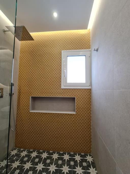 Simple & Noble Apartment in Athens