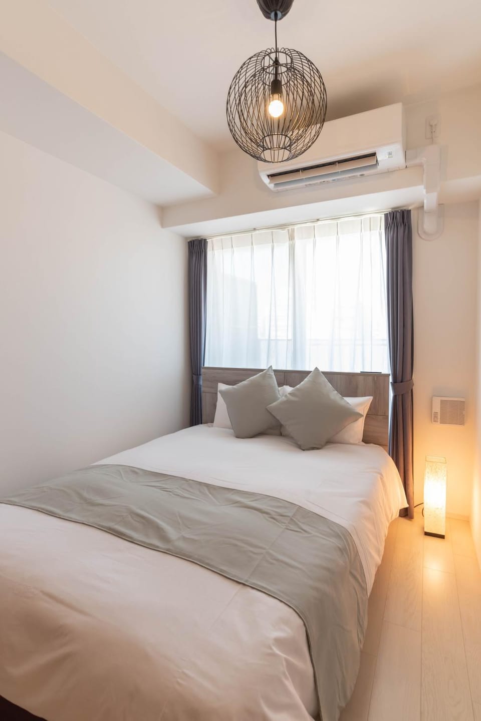 Bedroom, air conditioner