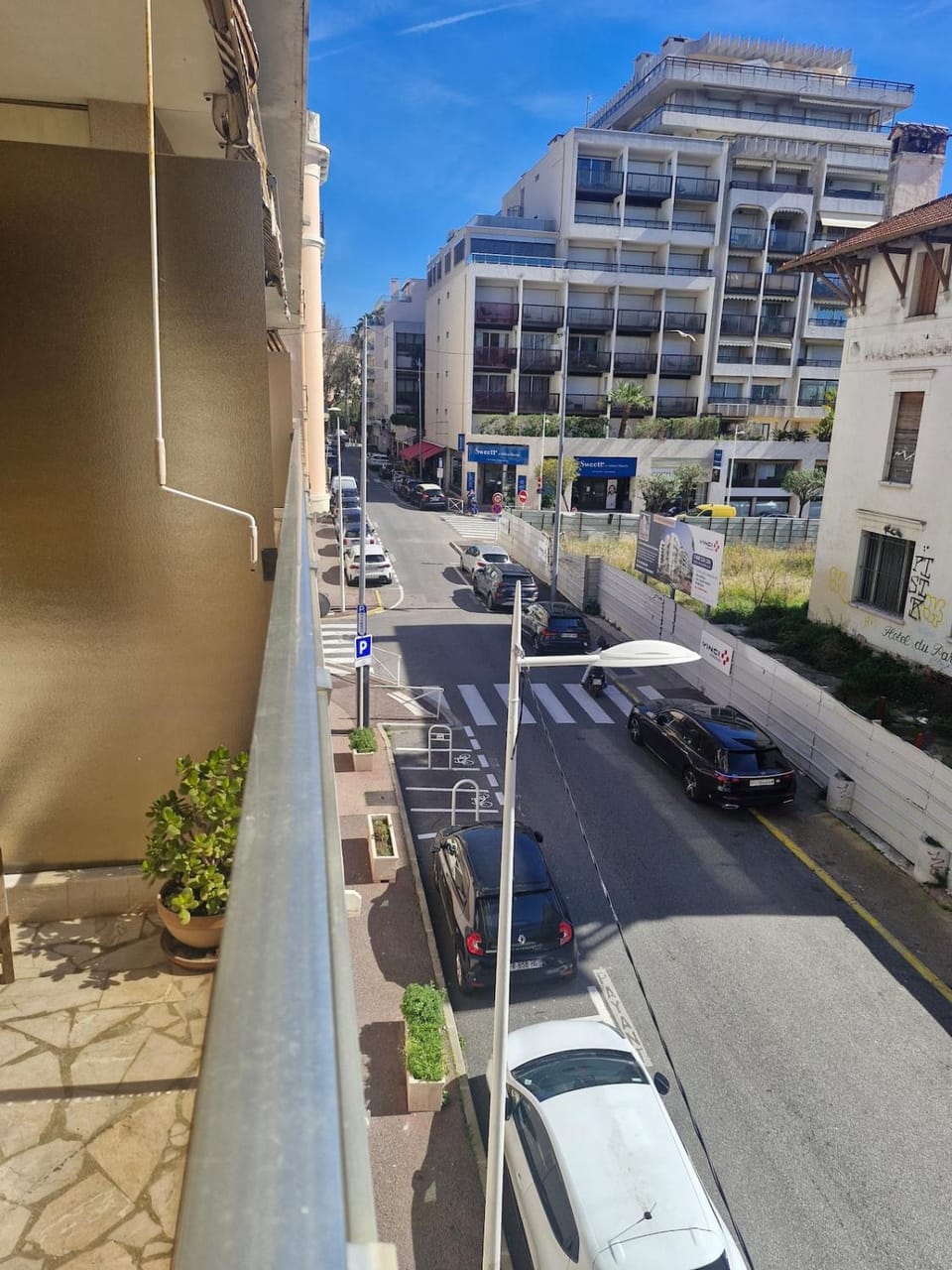 Neighbourhood, Street view