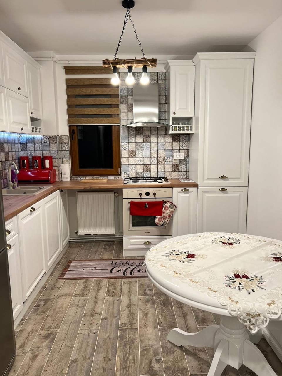 Kitchen or kitchenette, Dining area, dishwasher, oven, stove