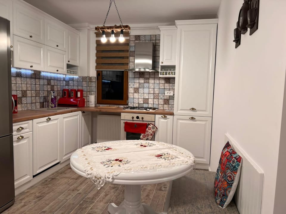 Kitchen or kitchenette, Dining area, dishwasher, oven, stove
