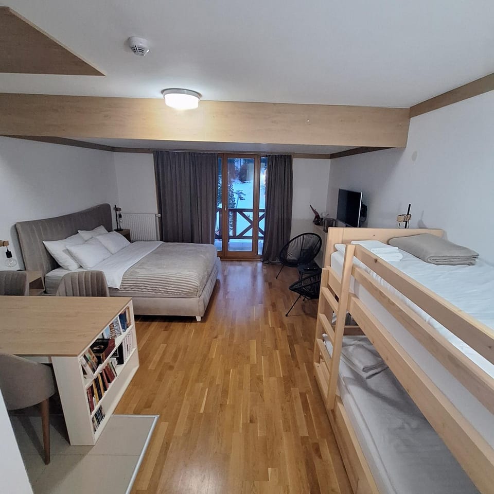 Aparthotel Vucko, depandans, U452 sa pogledom na stazu - private host Apartment in Federation of Bosnia and Herzegovina