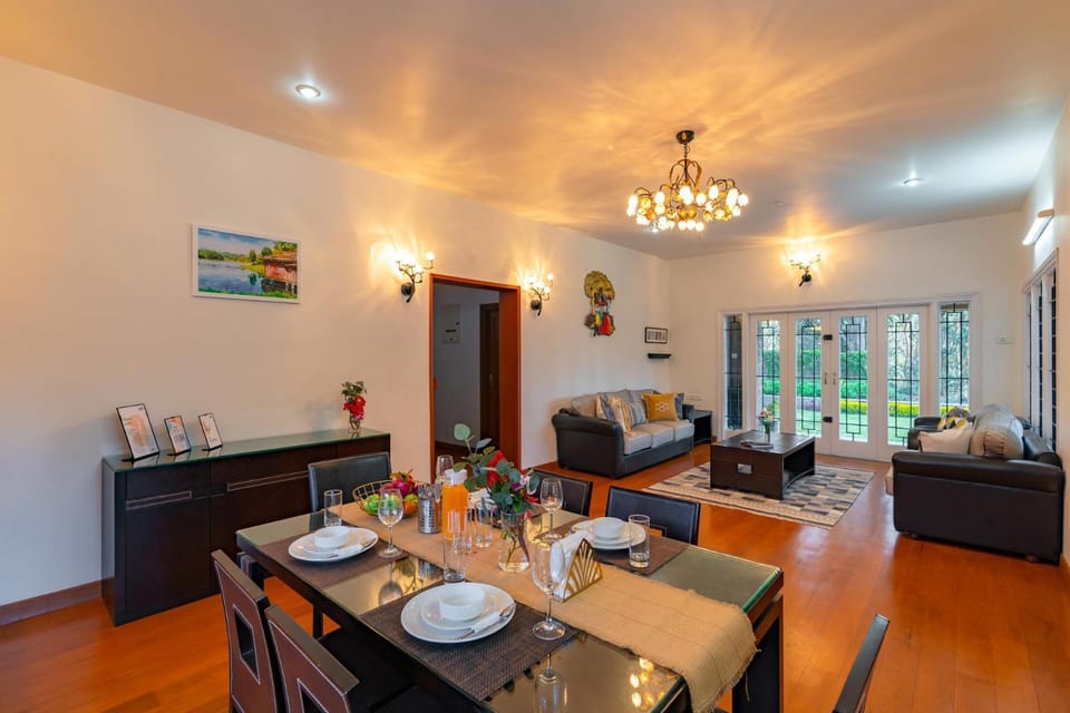 Seating area, Dining area
