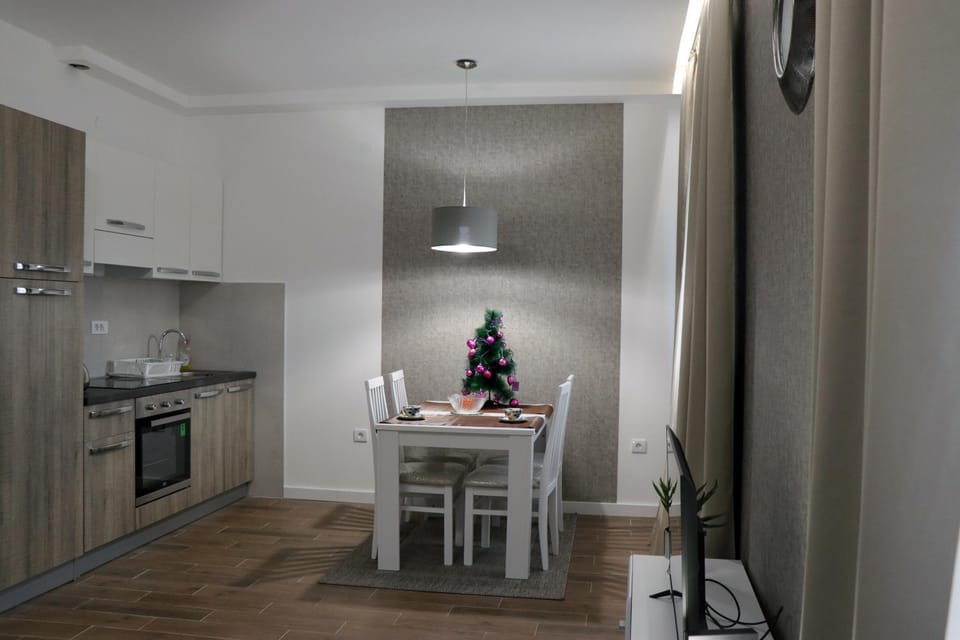 Kitchen or kitchenette, Dining area, pet friendly