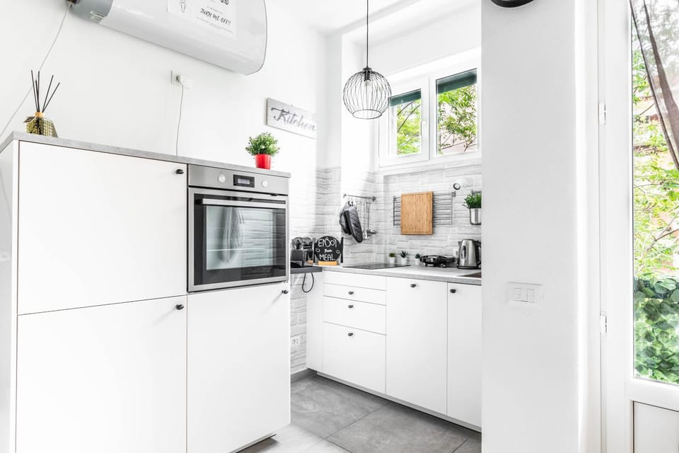 Coffee/tea facilities, Kitchen or kitchenette, dishwasher, oven, stove, toaster