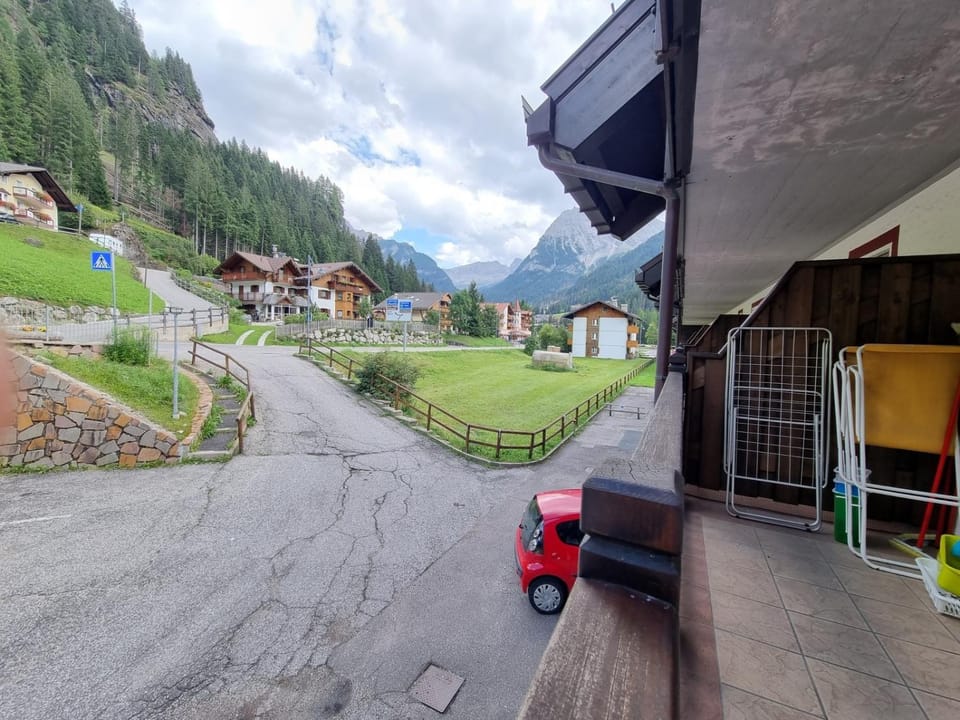 Neighbourhood, Natural landscape, Mountain view