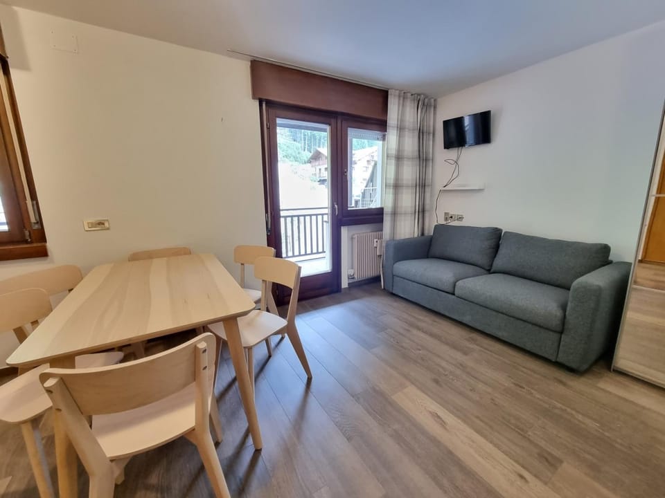 TV and multimedia, Dining area