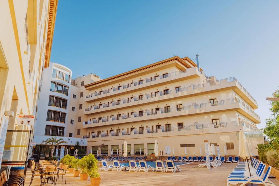 Off site, Swimming pool, Entertainment, sunbed