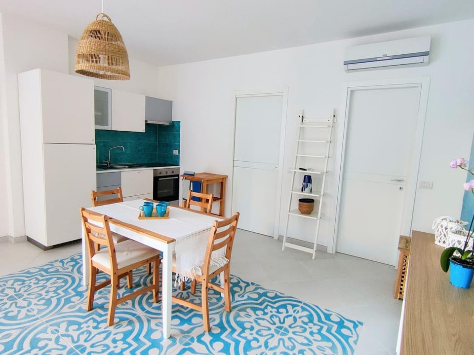 Kitchen or kitchenette, pet friendly, stove