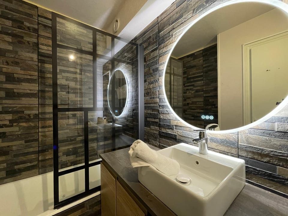 Bathroom, Bath