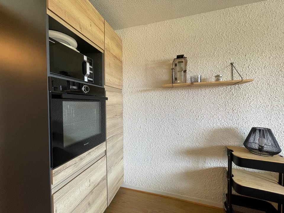 Kitchen or kitchenette, oven