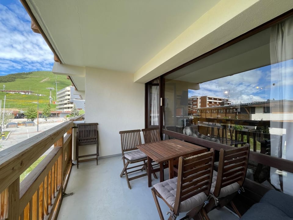 View (from property/room), Balcony/Terrace, Dining area