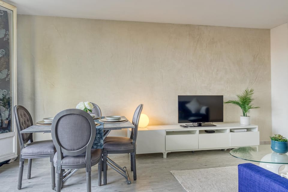 Communal lounge/ TV room, Living room, Seating area, Dining area