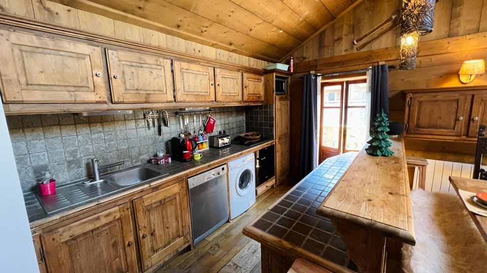 Kitchen or kitchenette
