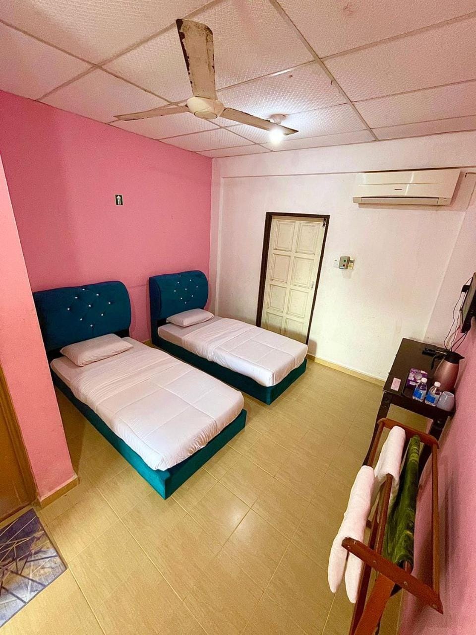 Toilet, TV and multimedia, Coffee/tea facilities, Bedroom, Swimming pool, towels, air conditioner