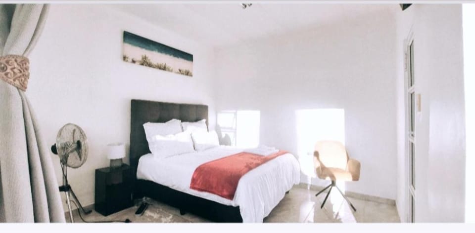Photo of the whole room, Bedroom