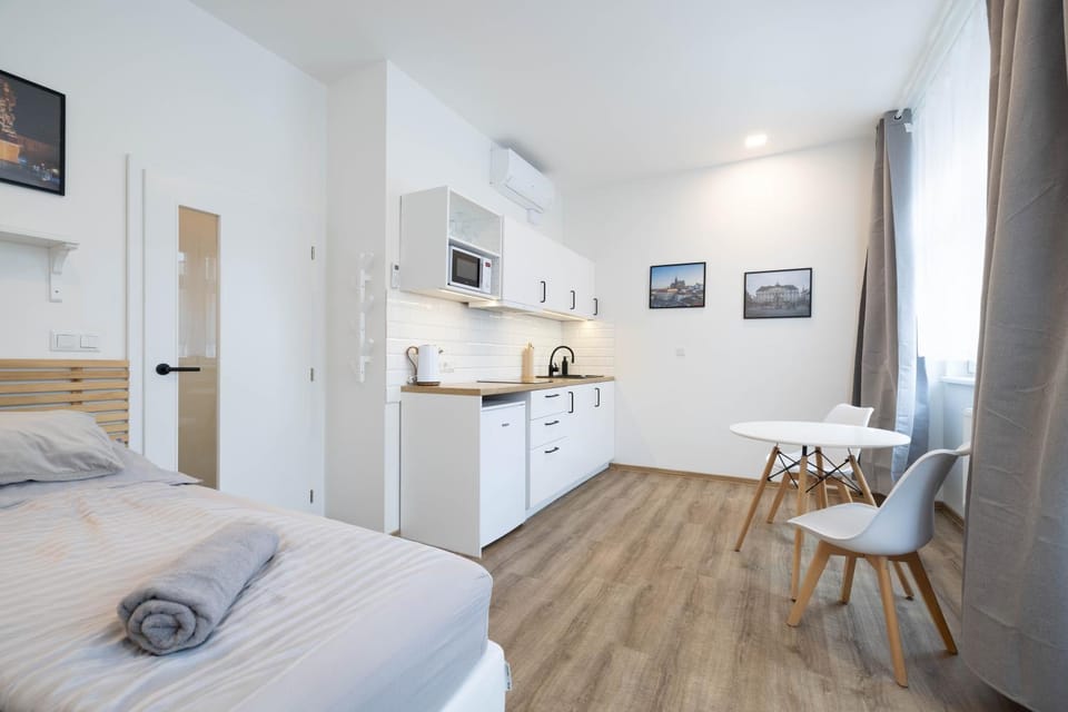 Bed, Coffee/tea facilities, Kitchen or kitchenette, Living room, Photo of the whole room, Bedroom