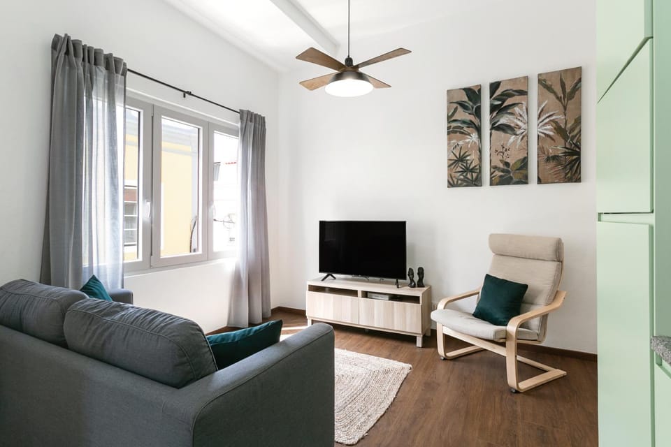 Communal lounge/ TV room, TV and multimedia, Living room, Seating area