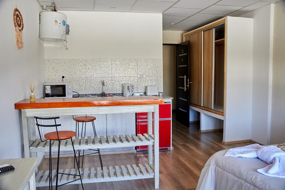 Kitchen or kitchenette, Photo of the whole room, Dining area, minibar