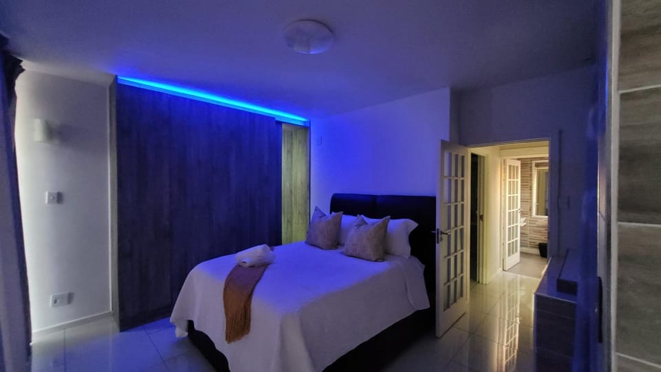 Bed, Photo of the whole room, wardrobe
