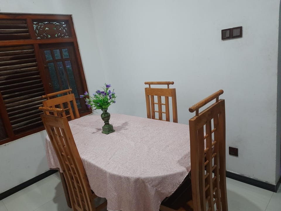 Dining area, Breakfast