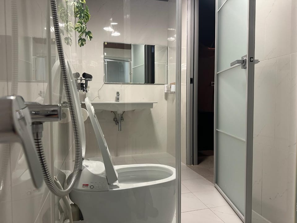 Shower, Toilet, Bathroom