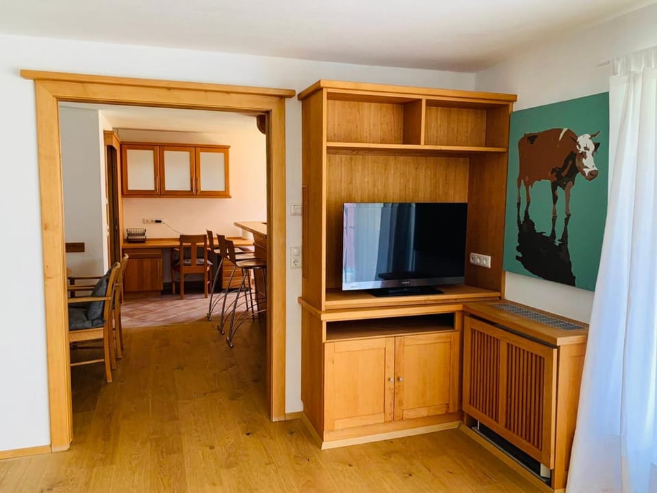 Communal lounge/ TV room, TV and multimedia, Evening entertainment