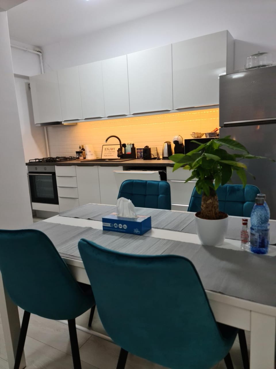 Kitchen or kitchenette, Dining area, dishwasher, minibar, pet friendly