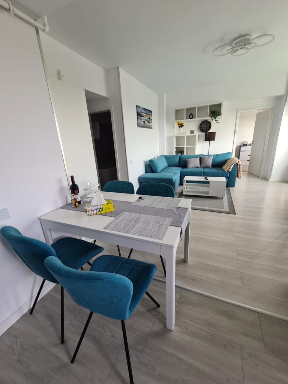 Kitchen or kitchenette, Seating area, Dining area
