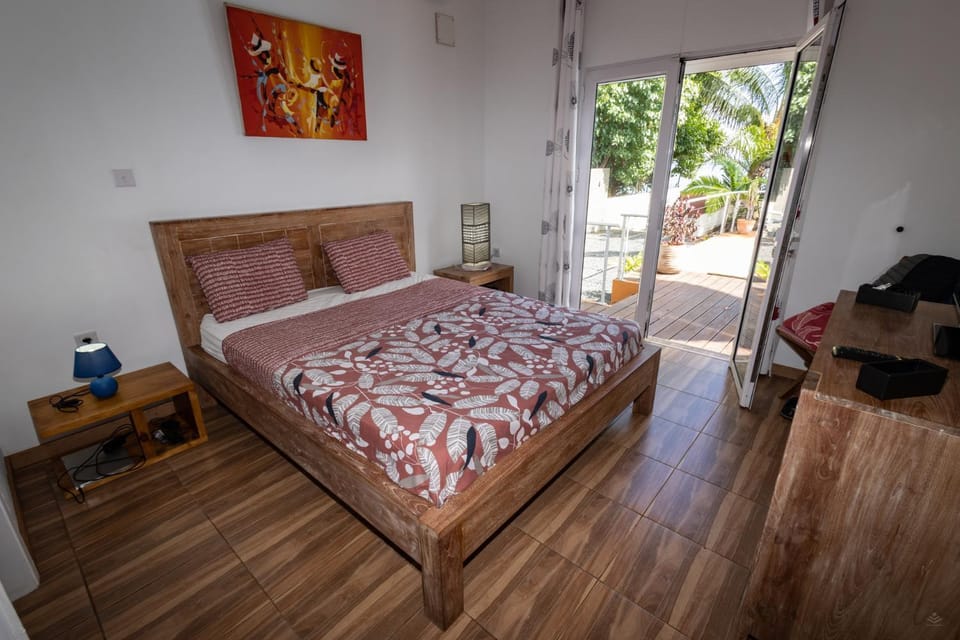 TV and multimedia, Bedroom, Garden view, Pool view, Sea view