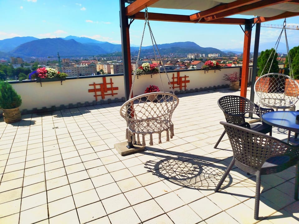 View (from property/room), Balcony/Terrace, Dining area, Mountain view