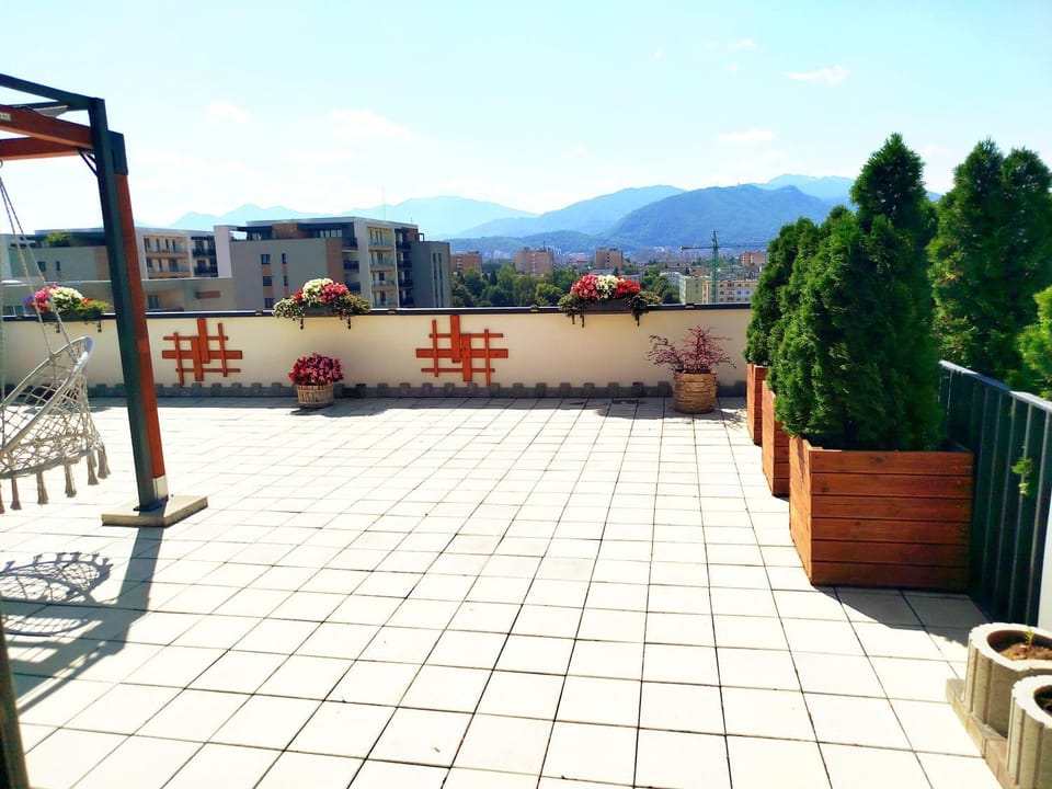 View (from property/room), Balcony/Terrace, Mountain view